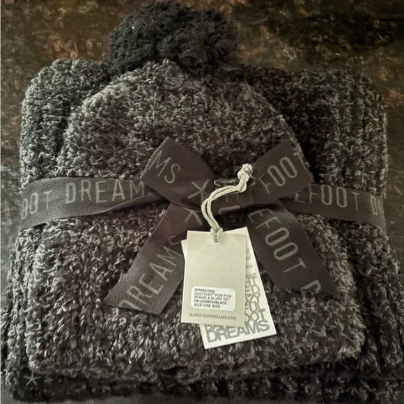 Barefoot Dreams Cozychic Pom Pom Beanie + Scarf Set in Carbon Black - OS NWT! NWT BAREFOOT DREAMS COZYCHIC HEATHERED CARBON BLACK POM-POM  main image 2